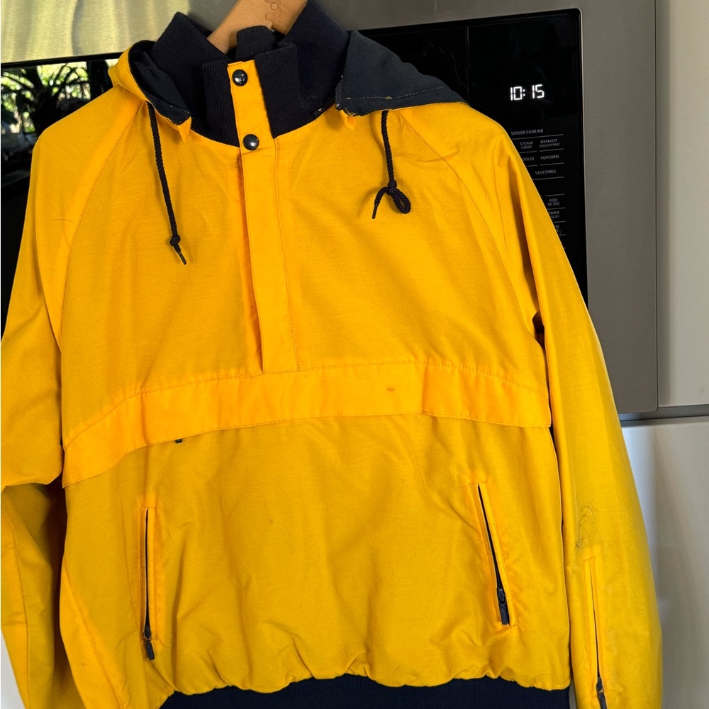 Unbranded men’s ski outfit
